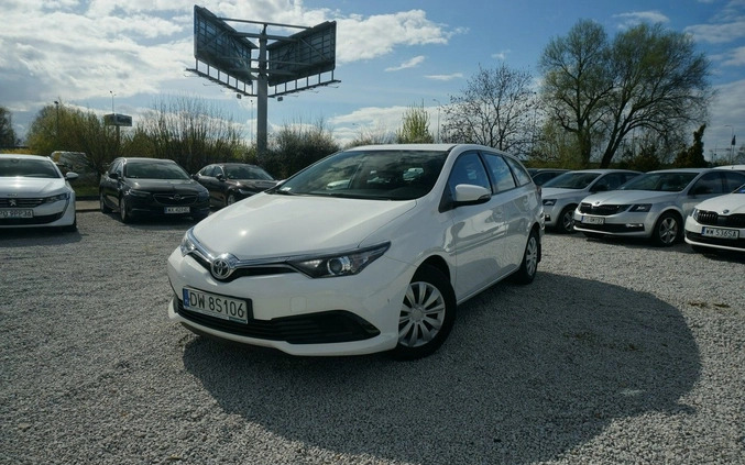 Toyota Auris cena 43900 przebieg: 174967, rok produkcji 2017 z Kołobrzeg małe 529